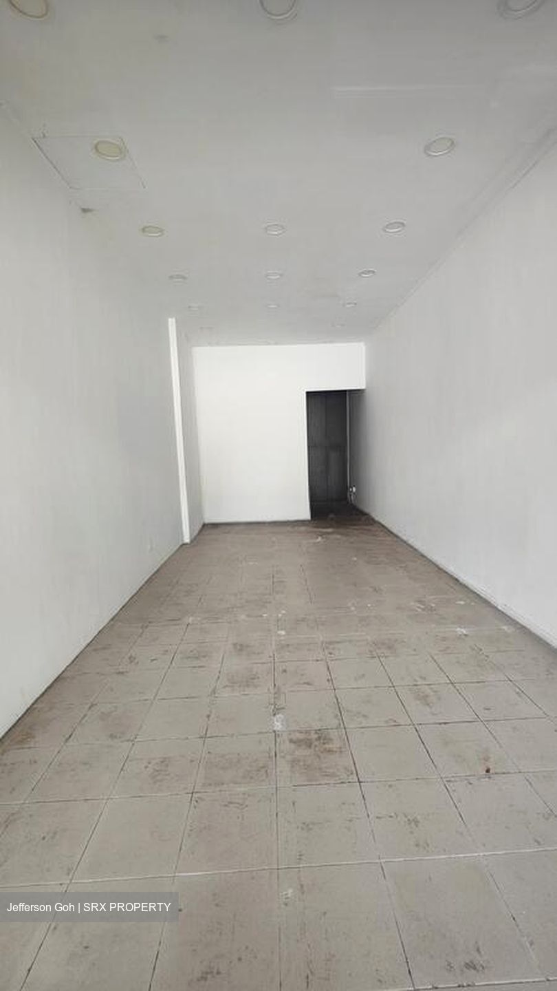 Ang Mo Kio Avenue 8 (D20), Shop House #527570931